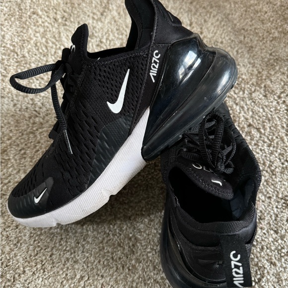 Nike Air Max 270 black sneakers in excellent shape. Size 8 - Picture 5 of 6